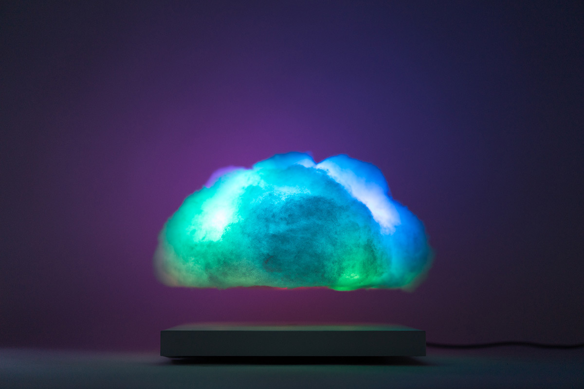 Hoe tof is dit?! Deze lamp vermomd als wolk zweeft in je kamer WANT