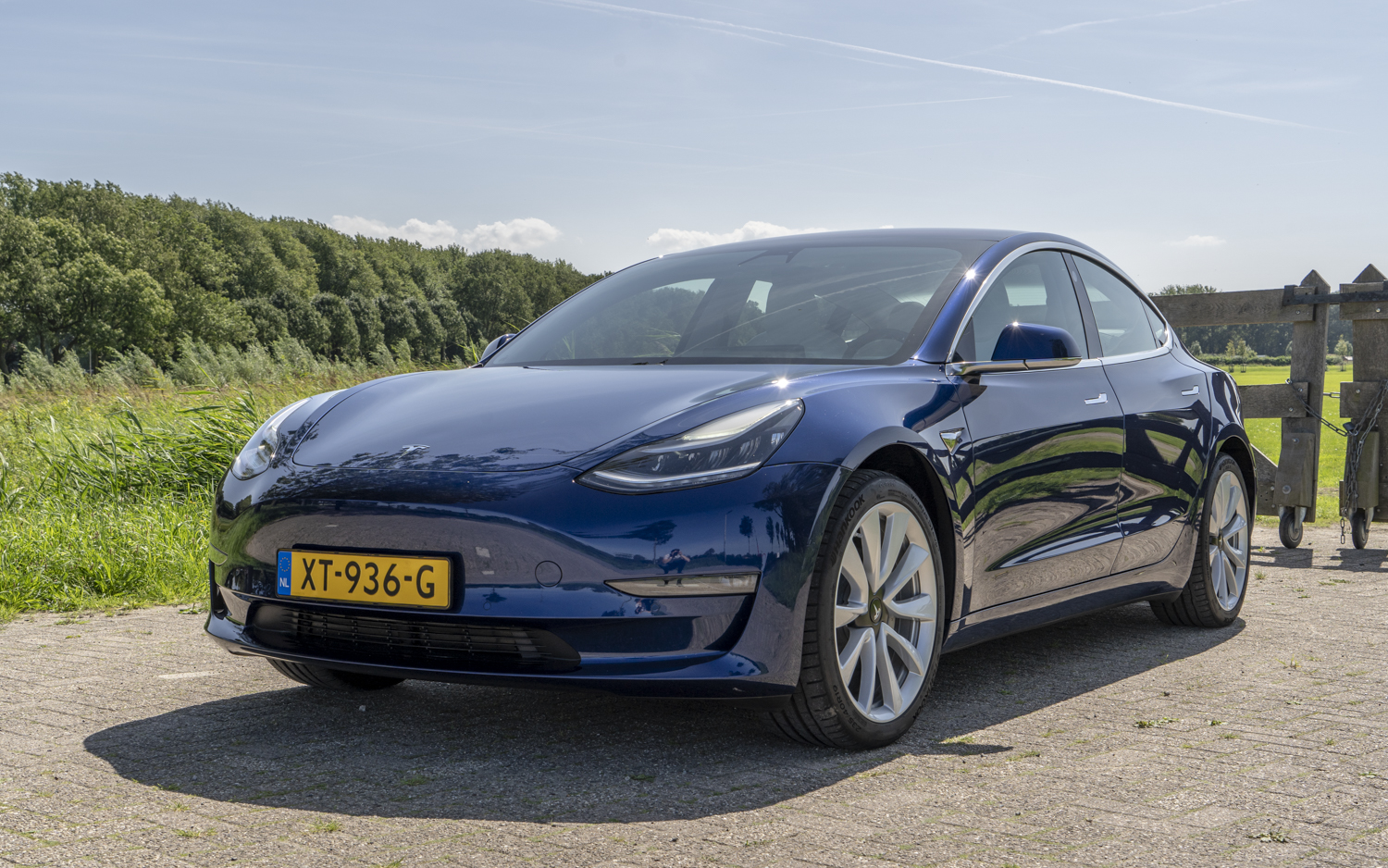 REVIEW] Zes om Tesla Model 3 te
