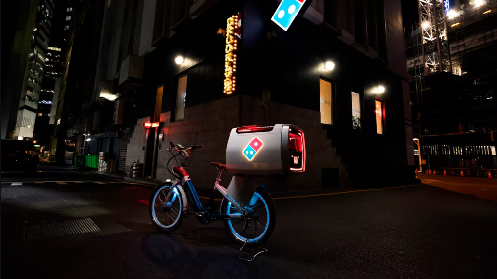 Nooit meer koude pizza met de elektrische fiets van Domino's