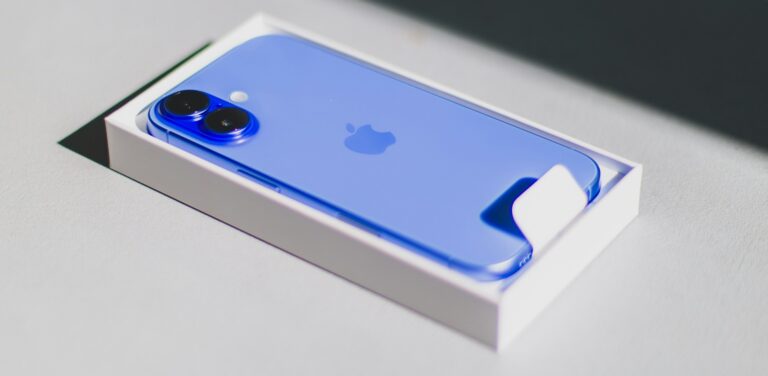 De verkopen van de iPhone lijken dit jaar lager uit te gaan vallen dan die van de smatphonemarkt als geheel. Reden voor Apple om zich achter de oren te krabben.